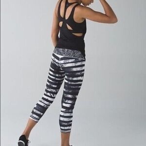 Lululemon Wunder Under Crop II Sz 6 Shady Palms White Black Striped Banana